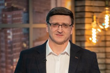 Скільки коштує завезти одного працівника в Україну?